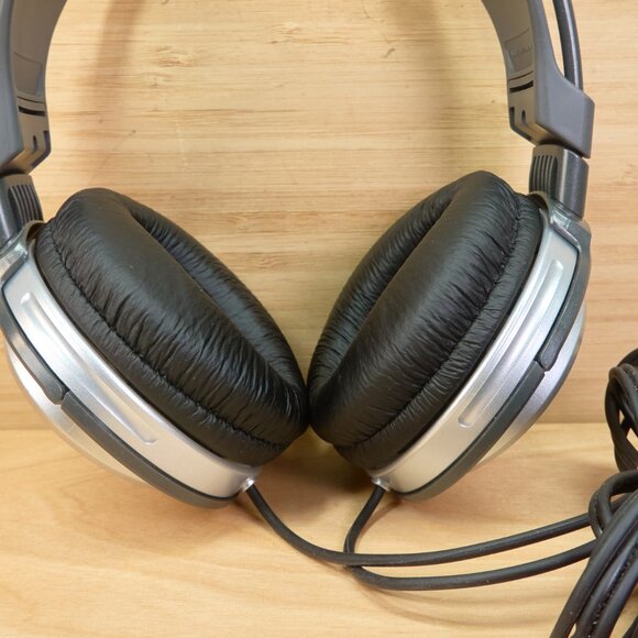 Sony MDR-XD100 Closed-Back Studio Monitor Headphones / Long Cord - Picture 2 of 6